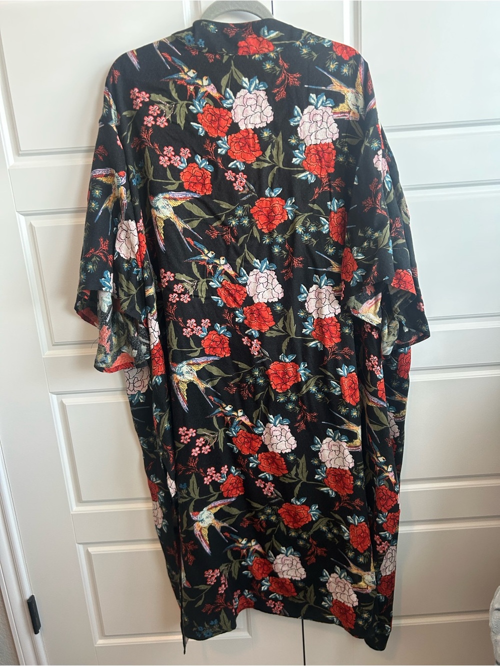 Gibson Latimer Black Floral & Bird-Accent Kimono - Picture 6 of 8